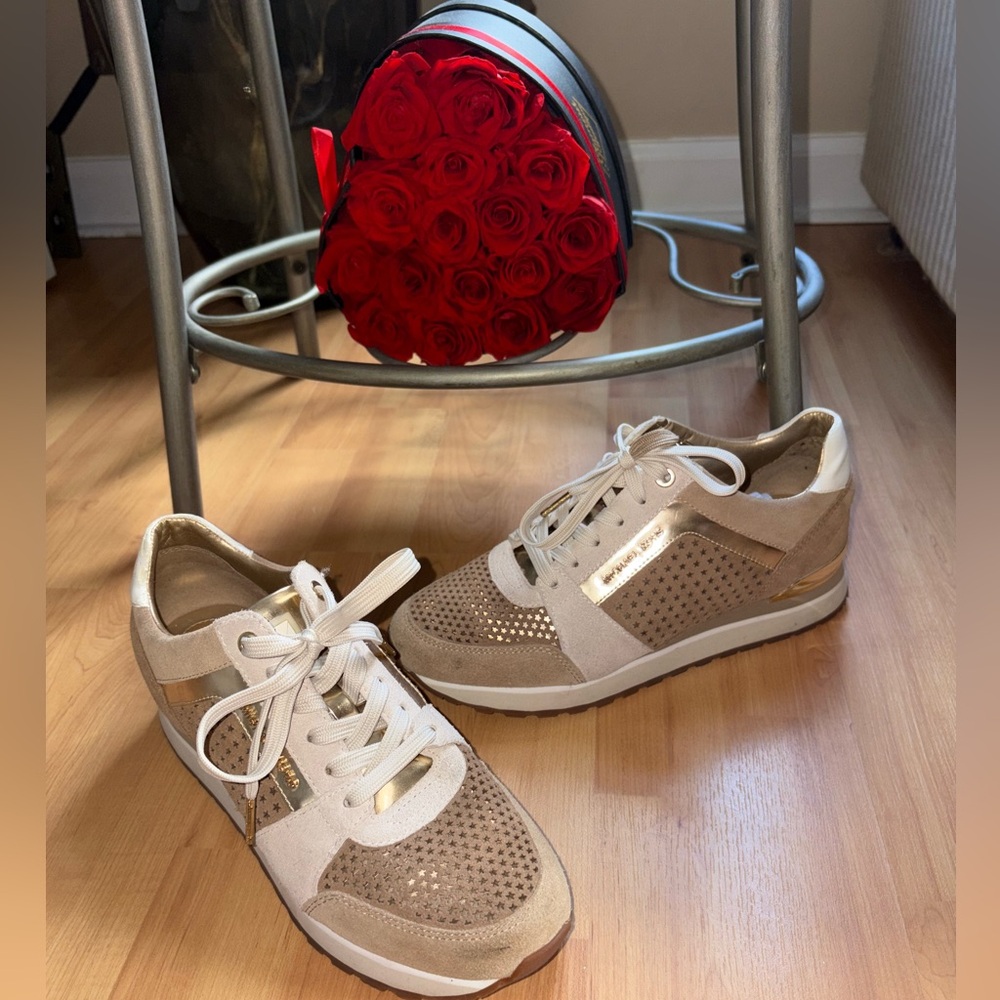 MICHAEL KORS- WOMENS ATHLETIC SHOES CHAMPAIGN COLORED. LIKE NEW. 8M/38.5M